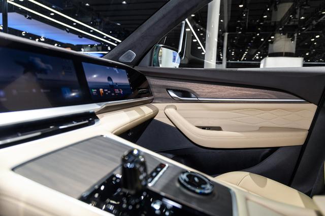 車展自帶引流效果？星越L東方曜實力火爆展臺！-有駕