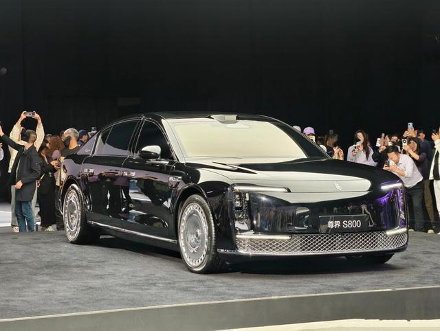 尊界S800發(fā)布，預(yù)售100萬~150萬，比邁巴赫S級(jí)豪，瞄準(zhǔn)大勞+賓利-有駕