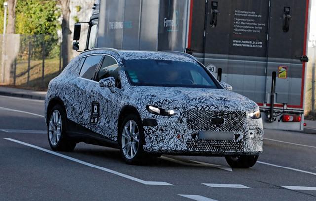 全新奔馳GLC EV偽裝諜照 尾燈細節曝光 基于純電平臺打造-有駕