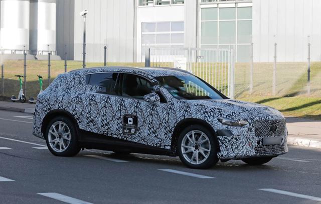 全新奔馳GLC EV偽裝諜照 尾燈細節曝光 基于純電平臺打造-有駕