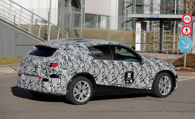 全新奔馳GLC EV偽裝諜照 尾燈細節曝光 基于純電平臺打造-有駕