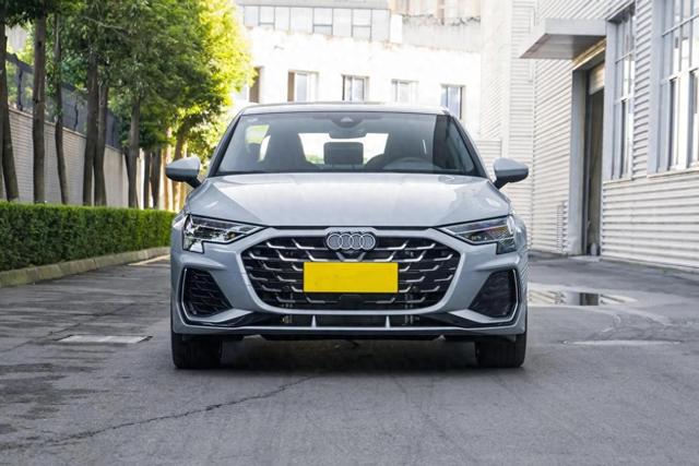 新款奧迪A3L，車標能發光，軸距提升50mm，升1.5T動力，真香預警-有駕