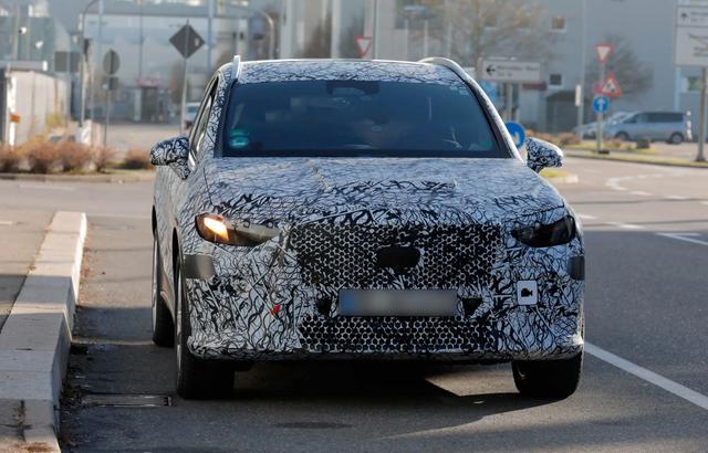 全新奔馳GLC EV偽裝諜照 尾燈細節曝光 基于純電平臺打造-有駕