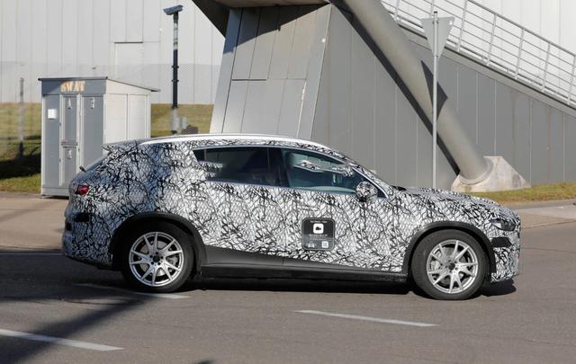 全新奔馳GLC EV偽裝諜照 尾燈細節曝光 基于純電平臺打造-有駕