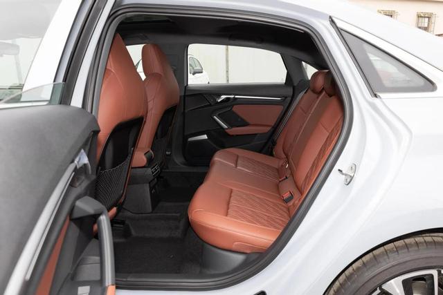 新款奧迪A3L，車標能發光，軸距提升50mm，升1.5T動力，真香預警-有駕