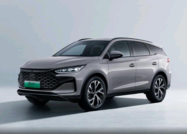 2025款比亞迪唐DM亮相！6座SUV&ldquo;換新&rdquo;，17.98萬起，油耗4.95L-有駕