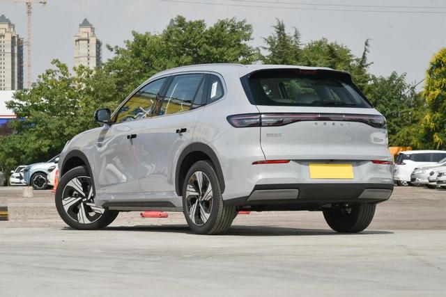 吉利銀河E5，10.98萬起售，45天大賣20000輛，顏值帥，配置高！-有駕