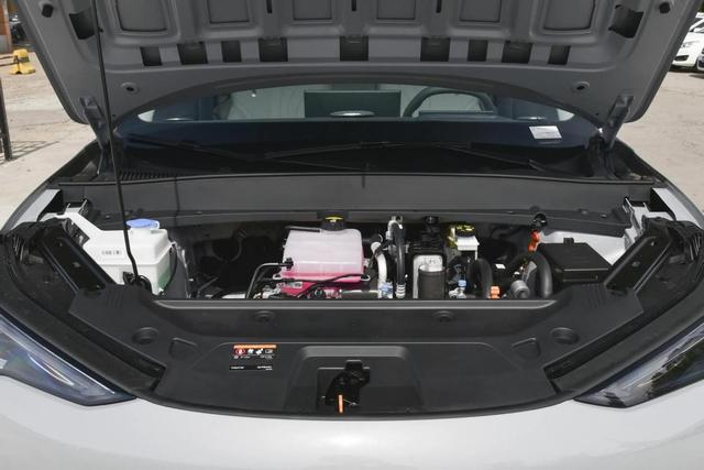 吉利銀河E5，10.98萬起售，45天大賣20000輛，顏值帥，配置高！-有駕