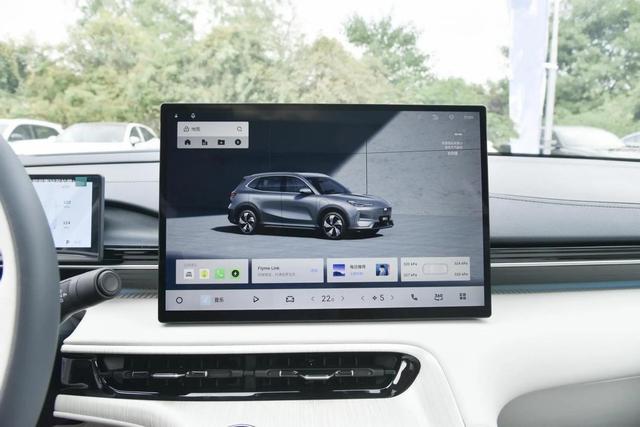 吉利銀河E5，10.98萬起售，45天大賣20000輛，顏值帥，配置高！-有駕