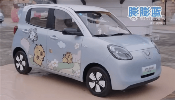 聯(lián)名卡皮巴拉小黃豚！五菱宏光MINIEV四門版實(shí)車曝光