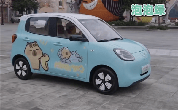 聯(lián)名卡皮巴拉小黃豚！五菱宏光MINIEV四門版實(shí)車曝光