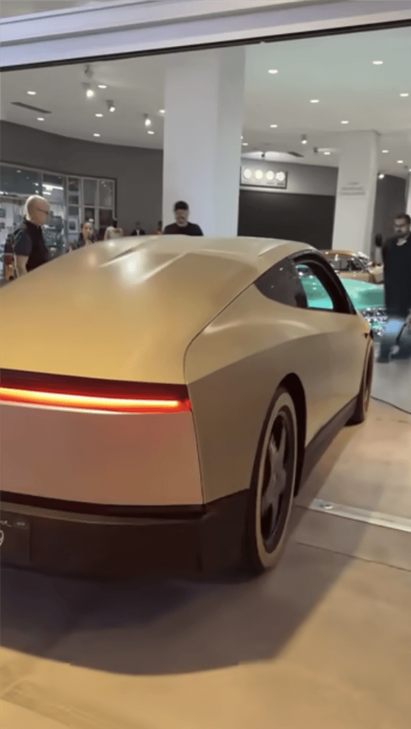 特斯拉無人駕駛出租車CyberCab再現顛覆式設計！游戲手柄替代方向盤