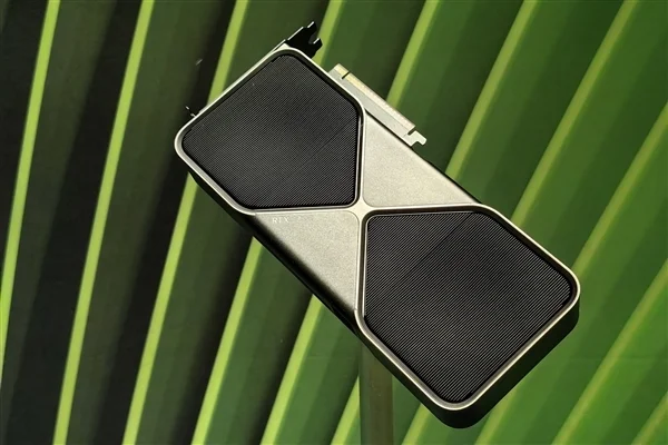 總感覺(jué)公司快倒閉了！黃仁勛絕非凡爾賽：英偉達(dá)曾有兩次瀕臨破產(chǎn) 你記得哪次