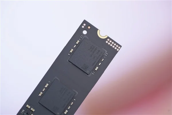 疾速7000MB/s！長江存儲PC450 1TB SSD圖賞