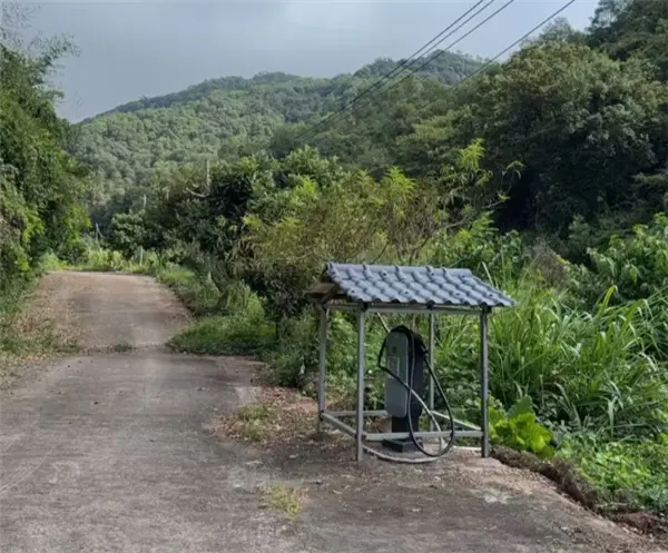 蔚來車主在山溝里安了一根充電樁 免費共享！網(wǎng)友：真新時代賽博土地廟